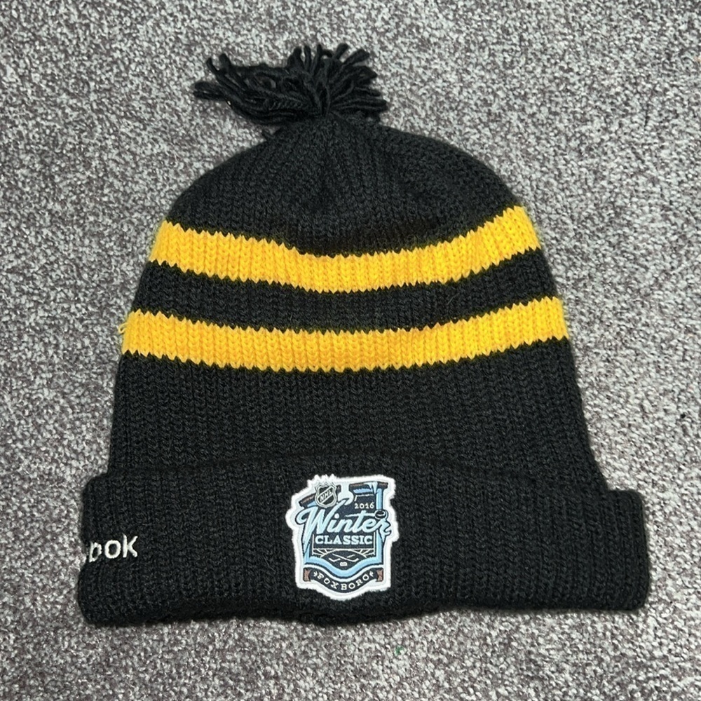 Boston Bruins NHL Hockey 2016 Winter Classic Goalie Pom Toque Beanie Reebok - Picture 2 of 3